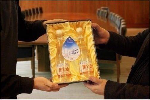 不懂点营销心理学,你还真以为自己喝的是水
