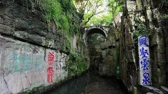 ���ԣ���һ�������ݱش򿨾��㣬԰�ֹ�����ʳ��·���ܣ�