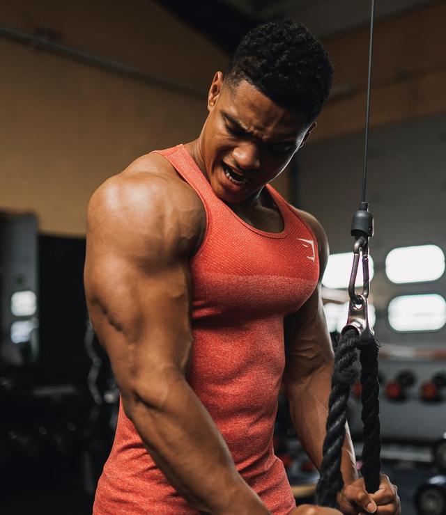 大师们都在用的背部细节处理动作,绳索夹背务必了解一下