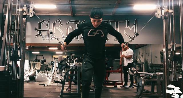 大师们都在用的背部细节处理动作,绳索夹背务必了解一下