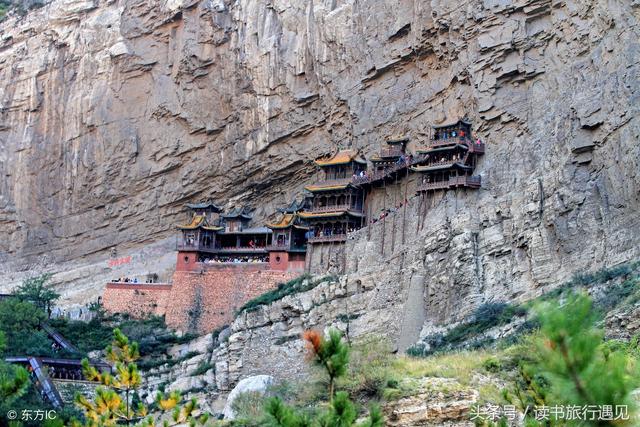 山势陡峭,沟谷深邃,深山藏宝,如著名的"悬空寺"便隐匿其中.