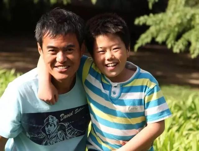 我是怎样培养了一个超爱读书的儿子?中国教育报编辑爸爸经验分享
