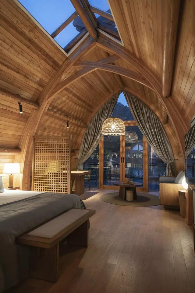 富春江畔|漂在江边的木头船屋