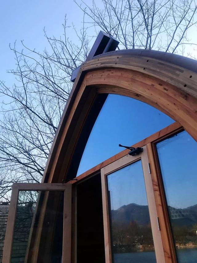 �������ϣ�Ư�ڽ��ߵ�ľͷ����