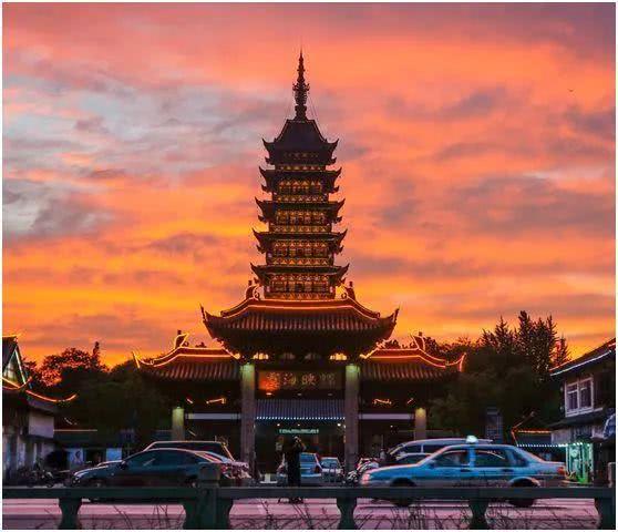 ���γ��죬����һ��