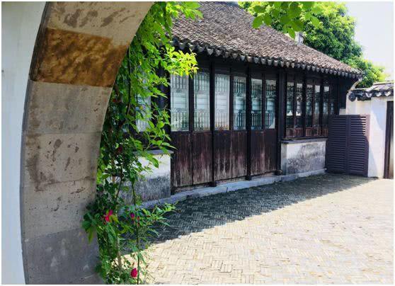 ���γ��죬����һ��