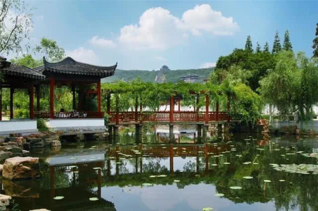 ���γ��죬����һ��