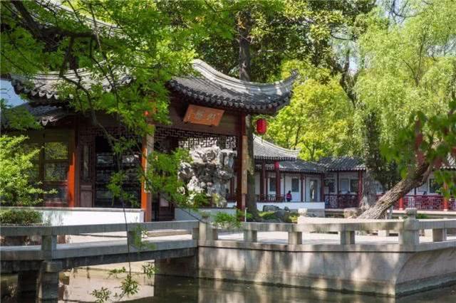 ���γ��죬����һ��