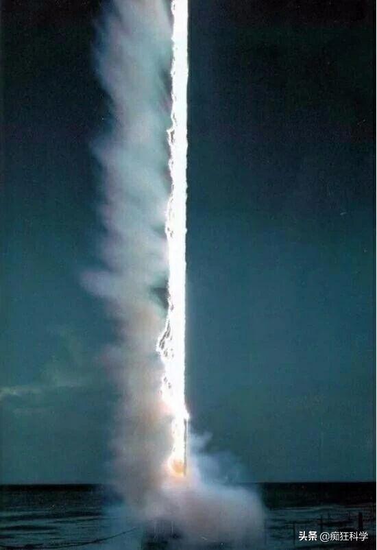 һ��������۽����ʵ�������ڷɻ��Ͼ�����ȫʳ����ʲô���飿