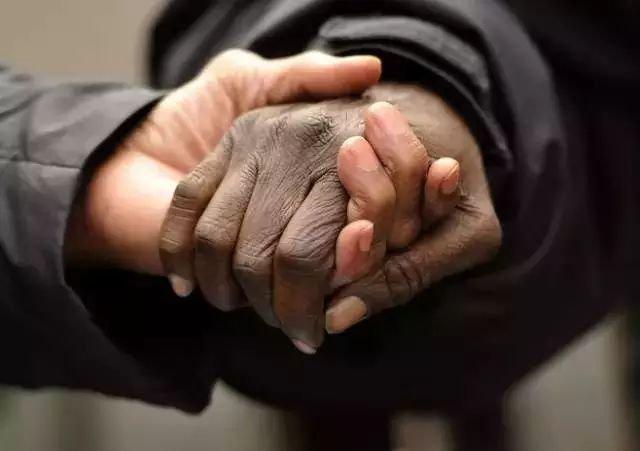 �й��˰����ӹ����ˣ���Ⱥ��ģ�