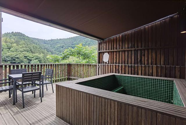 �����������������ģ��ʻ���ӵ����ө���裬�������ձ�����ѵ�