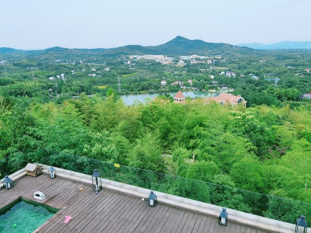 �����������������ģ��ʻ���ӵ����ө���裬�������ձ�����ѵ�