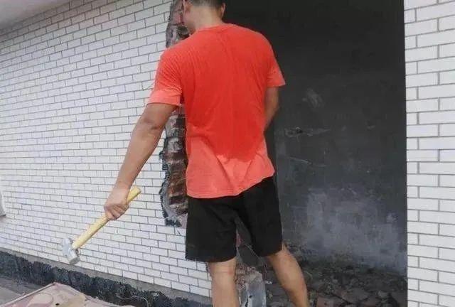 100ƽ¥¶̨԰ֲι㣬УԼ