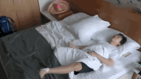 ��ʹ������ѽſ��ˣ���18��ѧ����ʹ����ĥ4�꣡�ؽڳ�����ʯͷ��