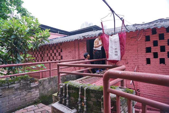 ����80����Ͻ�����Ϳѻ�壬��������200Ԫ��ס���ο���Ѵ�