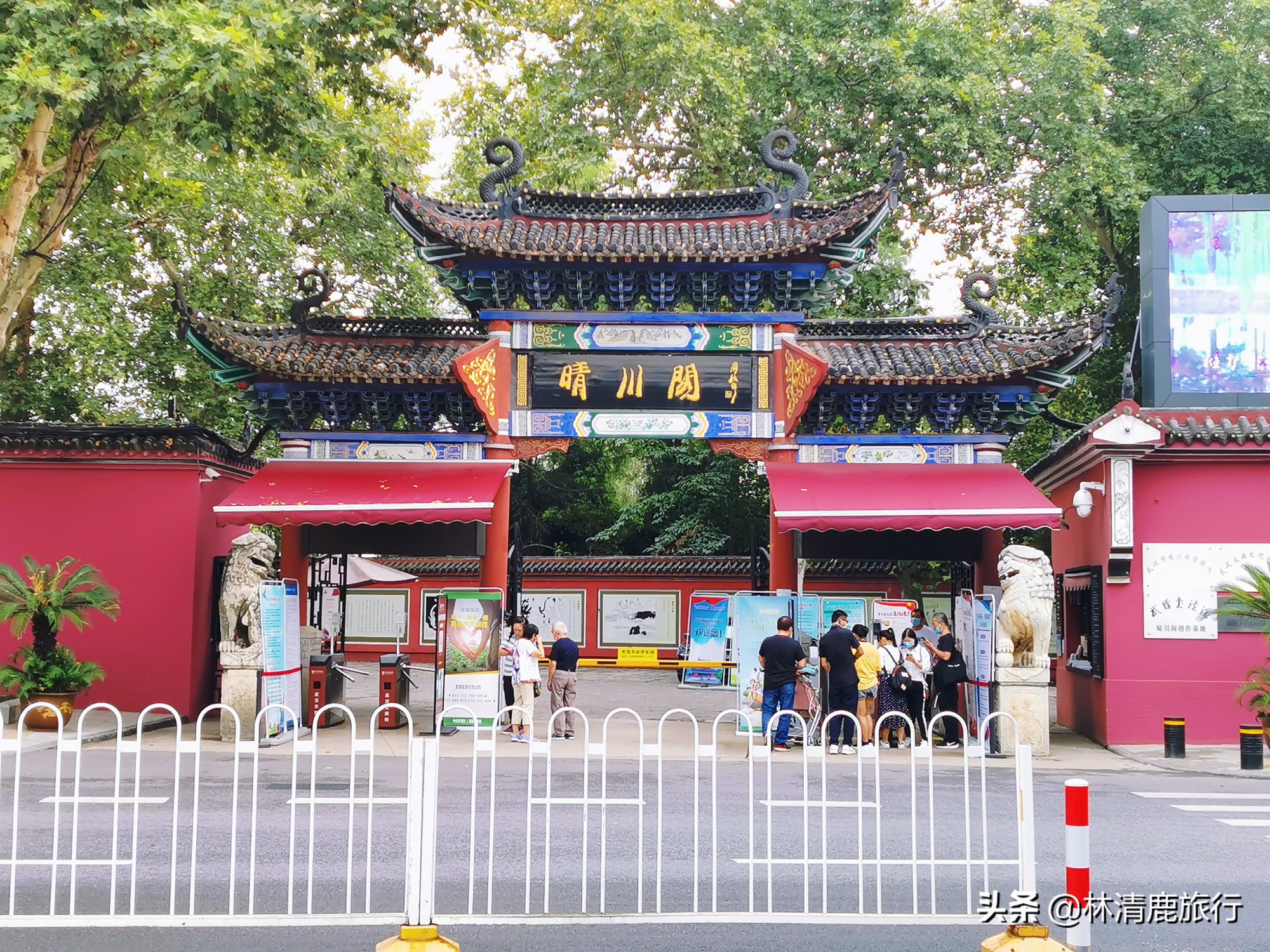 �人Ψһ�ٽ������Ĺ�¥���Ȼƺ�¥�徻������������ѵص�