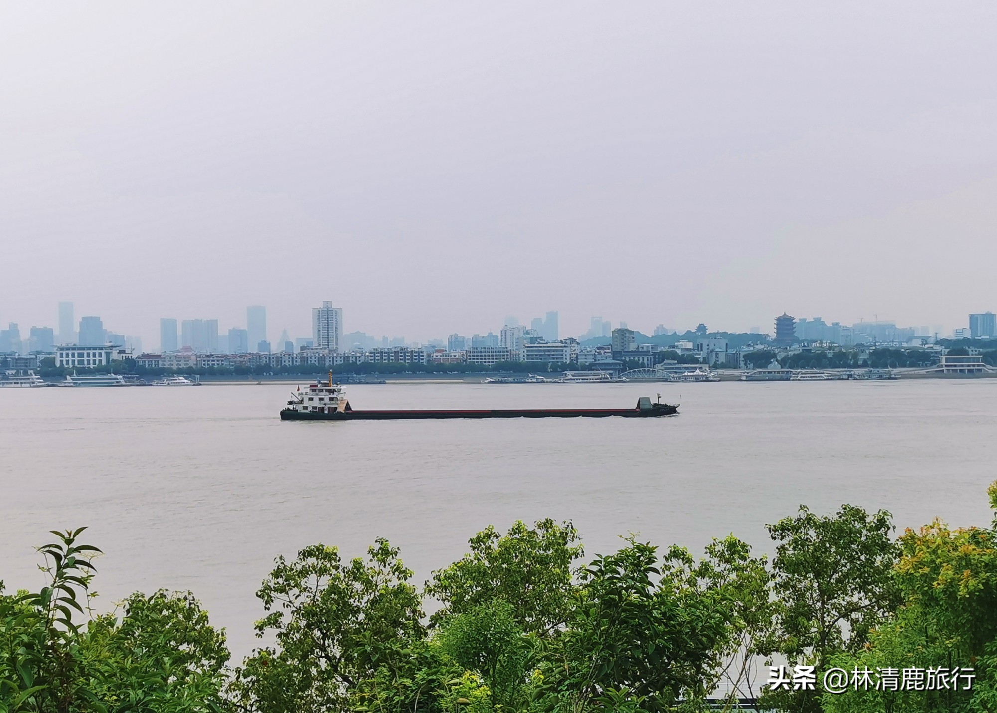 �人Ψһ�ٽ������Ĺ�¥���Ȼƺ�¥�徻������������ѵص�