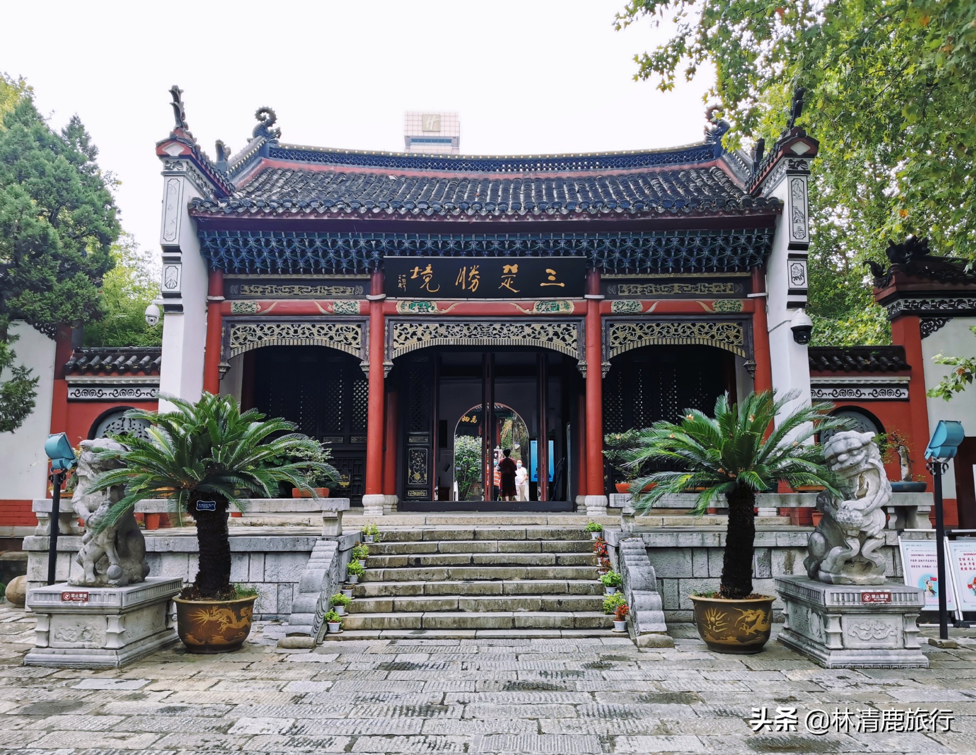 �人Ψһ�ٽ������Ĺ�¥���Ȼƺ�¥�徻������������ѵص�