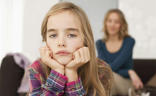 警惕!“拆台式”的教育方式,正在毁掉你的孩子