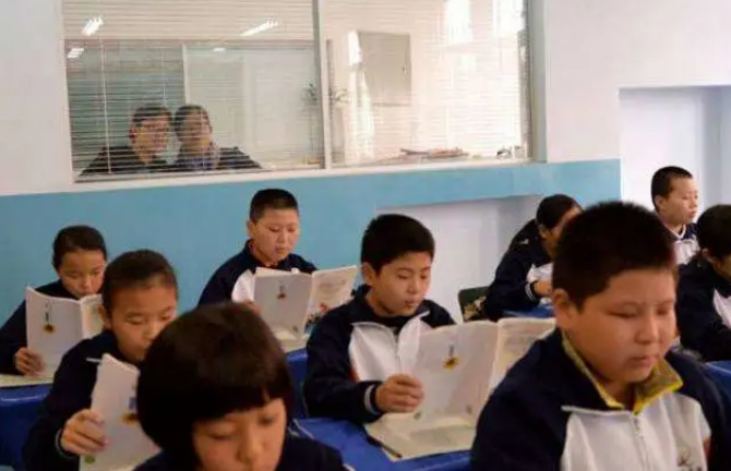 小学生都难逃“橡皮定律”?学霸还是学渣,通过橡皮一眼看出来