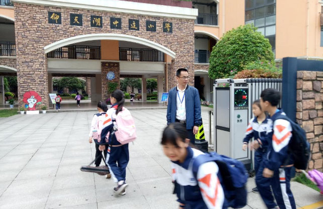 小学生都难逃“橡皮定律”?学霸还是学渣,通过橡皮一眼看出来