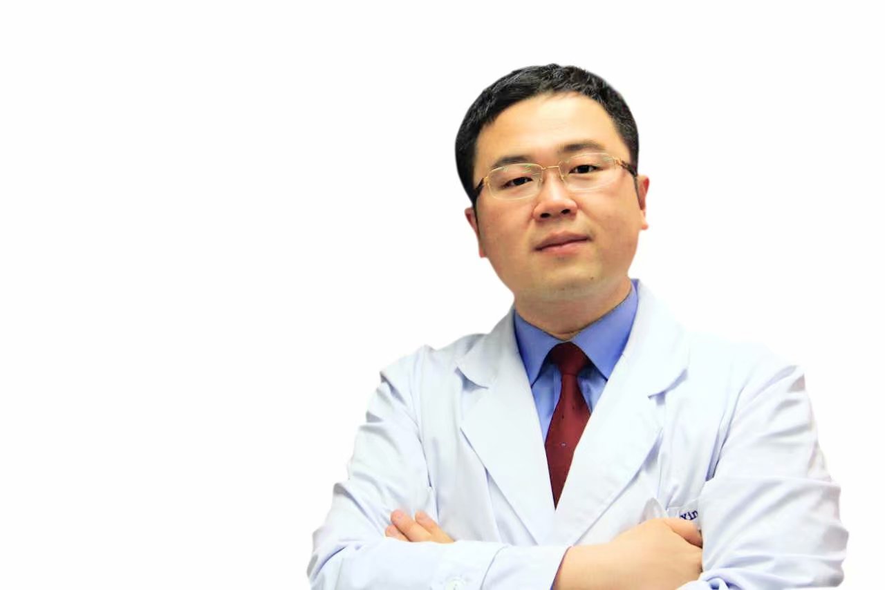 鼻毛长到“窜”出来,贼尴尬!该不该拔掉它?医生给您科学建议