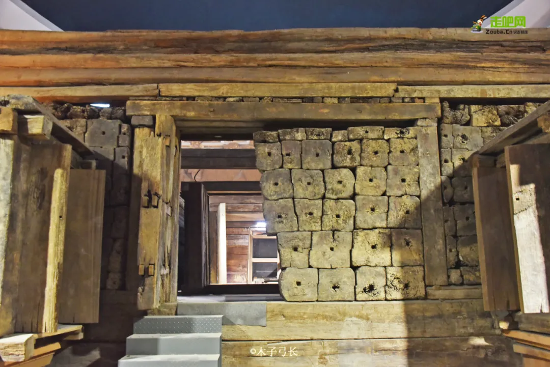 25��С����ԹŴ�Ĺ�ᣬ1��̽��80��������־�߱��й���Ĺ