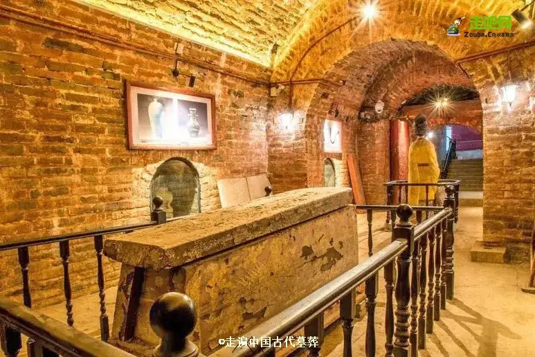 25��С����ԹŴ�Ĺ�ᣬ1��̽��80��������־�߱��й���Ĺ