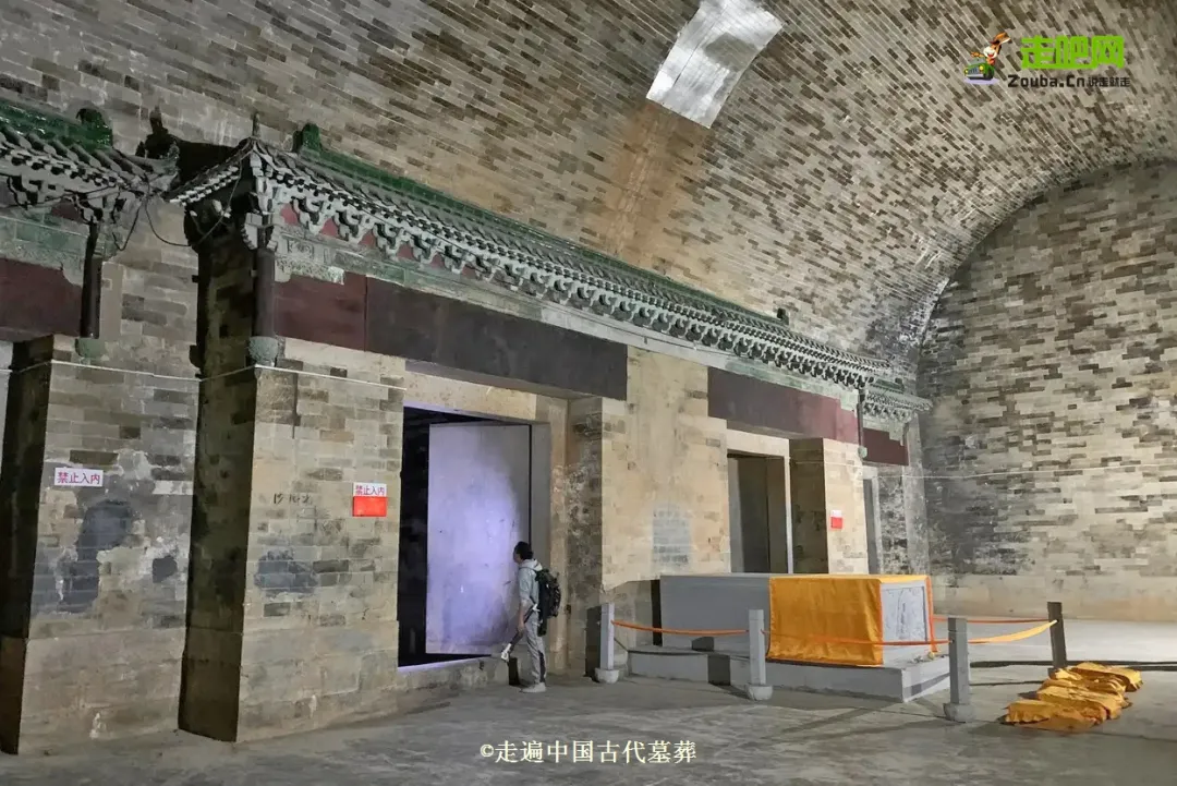 25��С����ԹŴ�Ĺ�ᣬ1��̽��80��������־�߱��й���Ĺ