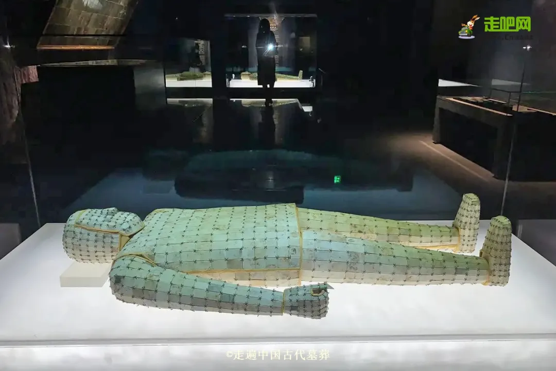 25��С����ԹŴ�Ĺ�ᣬ1��̽��80��������־�߱��й���Ĺ