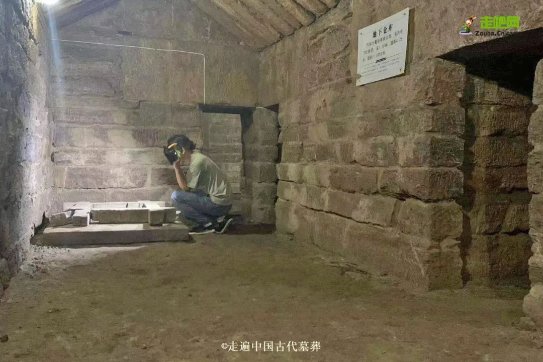 25��С����ԹŴ�Ĺ�ᣬ1��̽��80��������־�߱��й���Ĺ