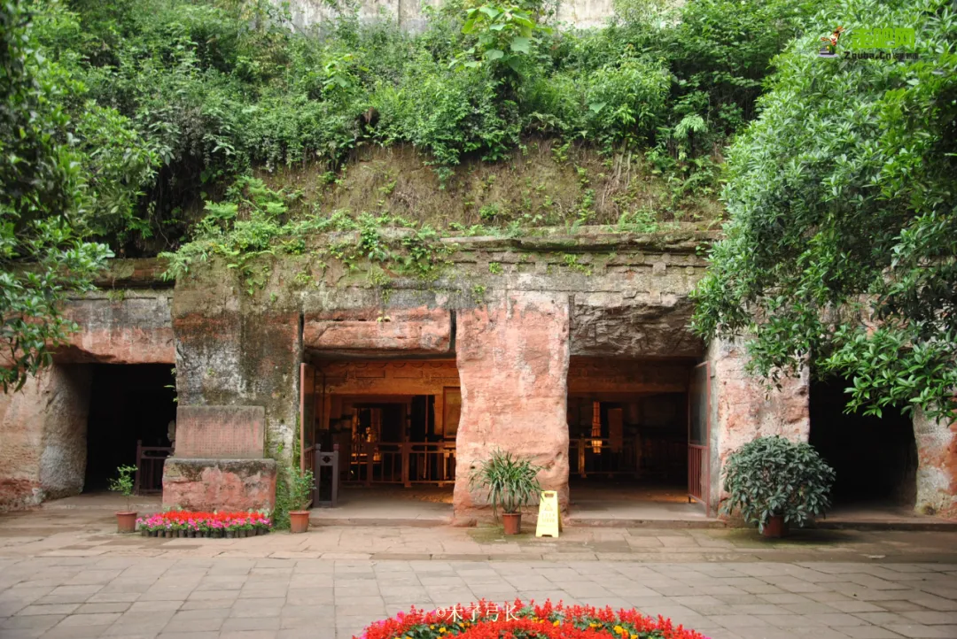 25��С����ԹŴ�Ĺ�ᣬ1��̽��80��������־�߱��й���Ĺ