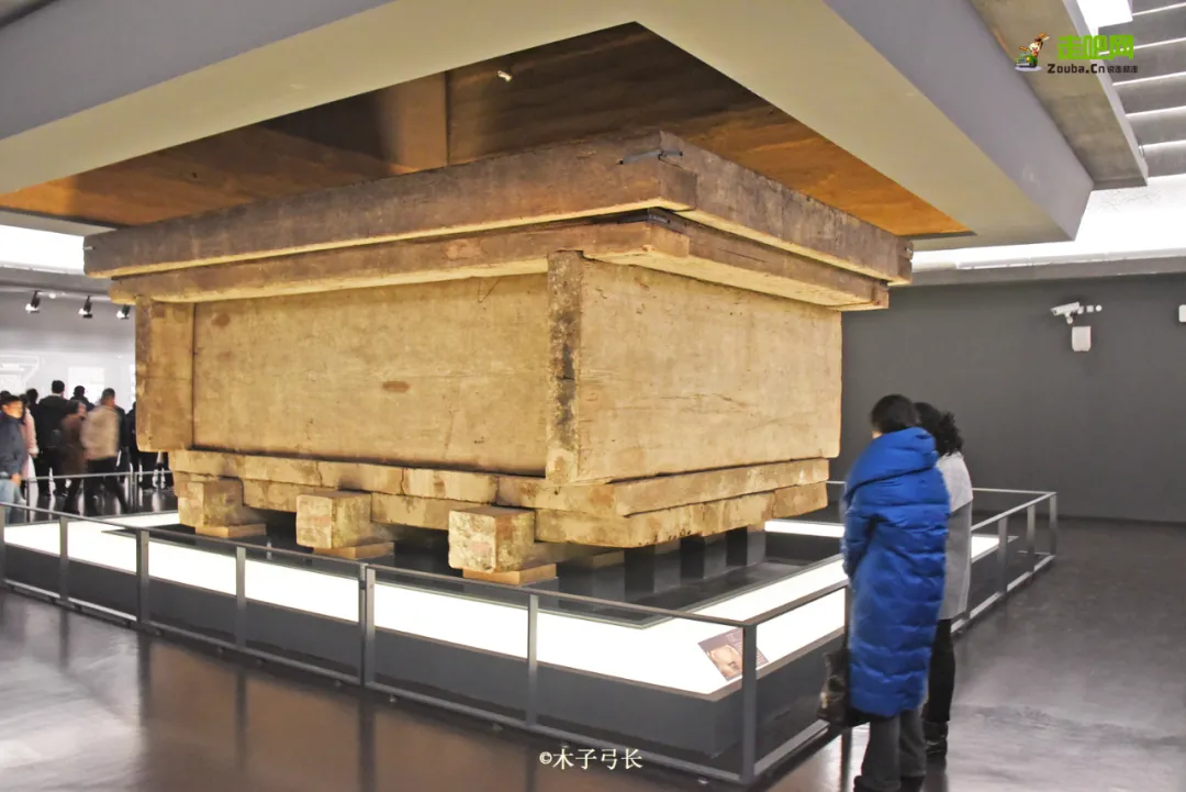 25��С����ԹŴ�Ĺ�ᣬ1��̽��80��������־�߱��й���Ĺ