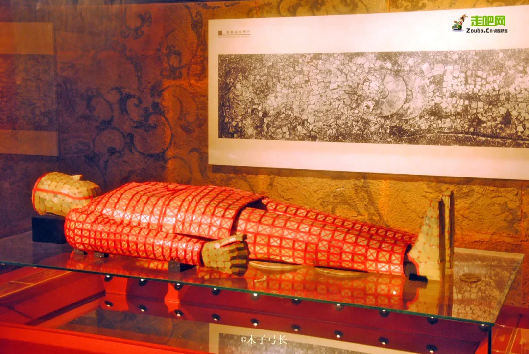 25��С����ԹŴ�Ĺ�ᣬ1��̽��80��������־�߱��й���Ĺ