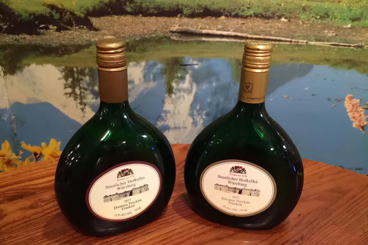 һƿ��һ��ƣ����羭�����Ѿ�ƿ���̵�