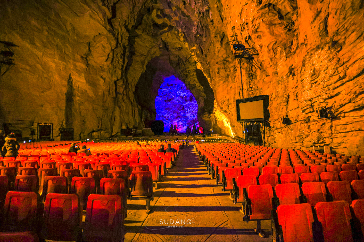 ʵ�����޵�һ�󶴣�������1000���ˣ�һ��20��Ľ������ܷ�ֱ����