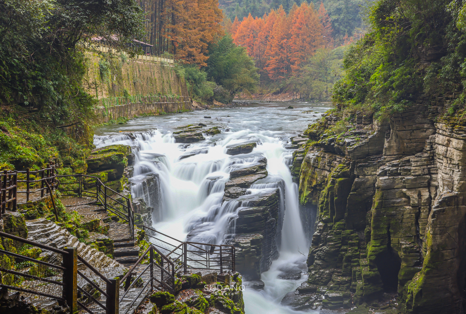 ʵ�����޵�һ�󶴣�������1000���ˣ�һ��20��Ľ������ܷ�ֱ����