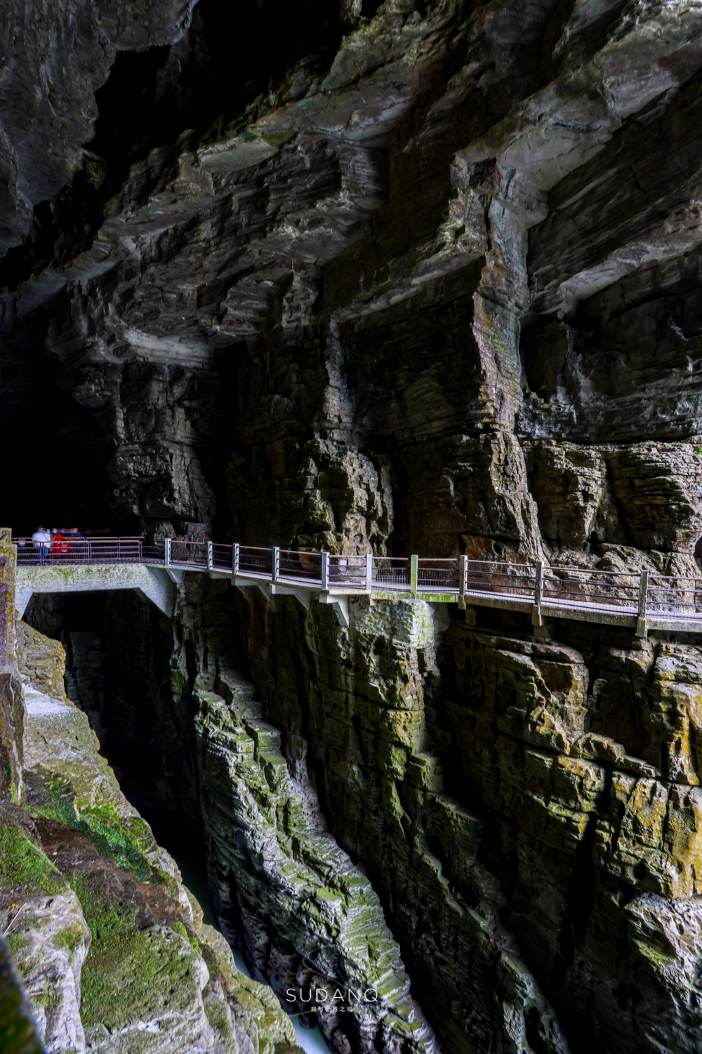 ʵ�����޵�һ�󶴣�������1000���ˣ�һ��20��Ľ������ܷ�ֱ����