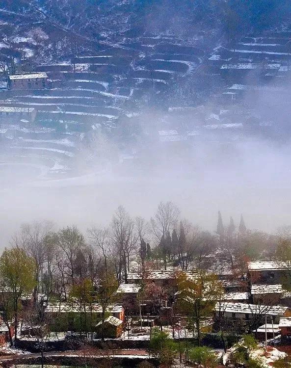 ��ͷ�µ�̫��ɽ