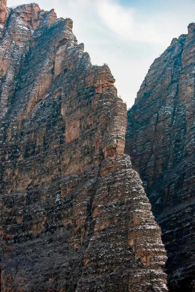 ��ͷ�µ�̫��ɽ