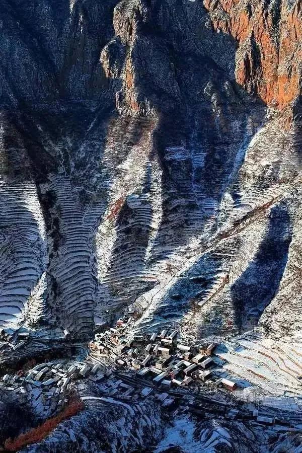 ��ͷ�µ�̫��ɽ