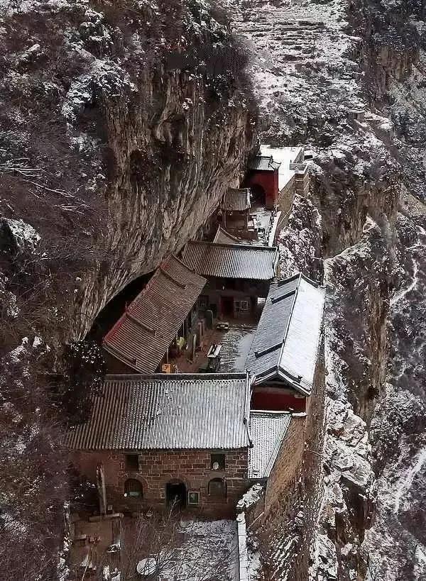 ��ͷ�µ�̫��ɽ