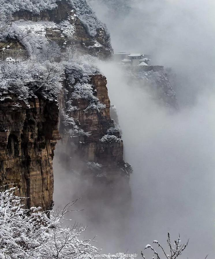 ��ͷ�µ�̫��ɽ