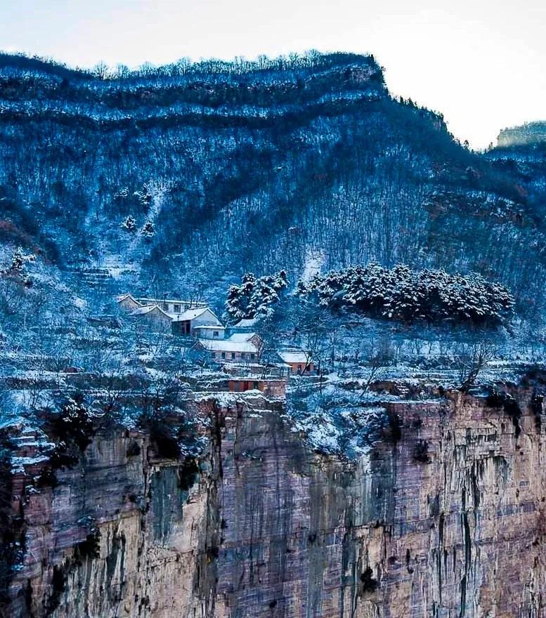 ��ͷ�µ�̫��ɽ