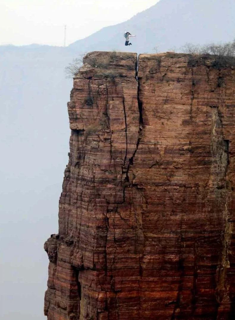 ��ͷ�µ�̫��ɽ