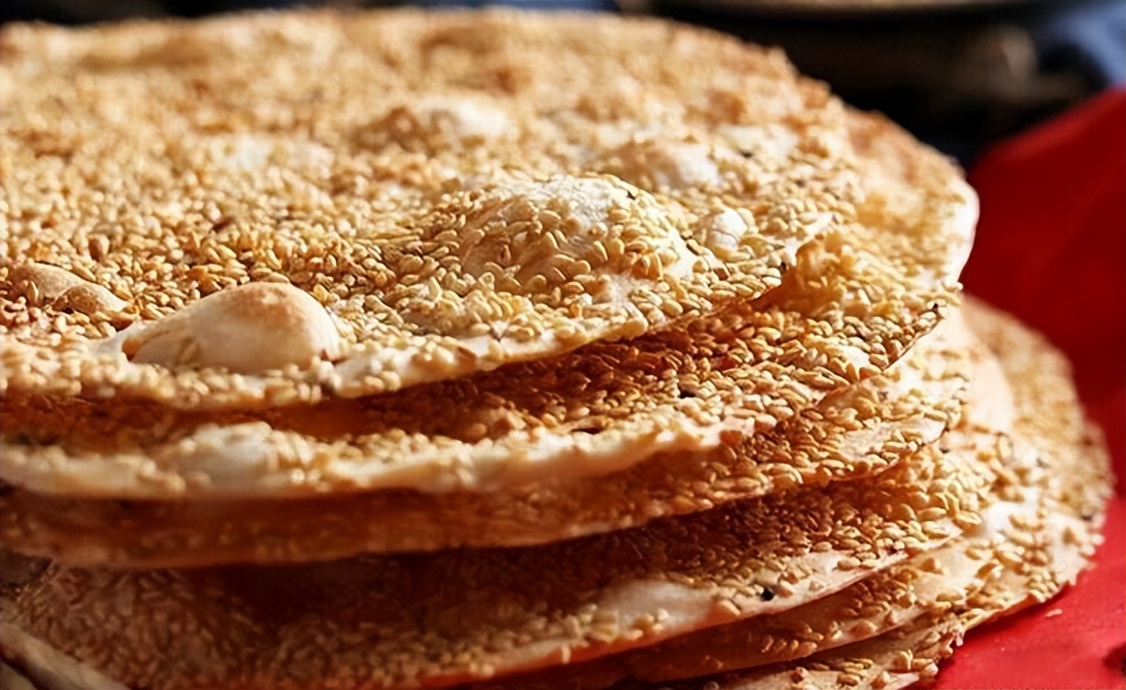 ɽ�������ϰ���ľŵ���ɫ��㣬��һ�����϶��Ѿ��������˷���